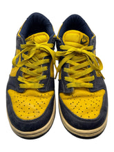 Load image into Gallery viewer, Nike Dunk Low Michigan (2002) (Pre-Owned) (Replacement Box) SZ 8.5

