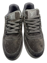 Load image into Gallery viewer, Louis Vuitton Staff Shoe (DS) SZ 7.5
