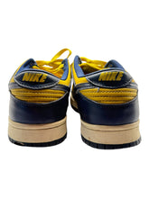 Load image into Gallery viewer, Nike Dunk Low Michigan (2002) (Pre-Owned) (Replacement Box) SZ 8.5
