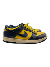 Load image into Gallery viewer, Nike Dunk Low Michigan (2002) (Pre-Owned) (Replacement Box) SZ 8.5
