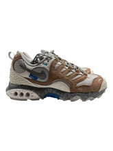 Load image into Gallery viewer, Nike Air Terra Humara Undefeated Archaeo Brown (Pre-Owned) SZ 8.5
