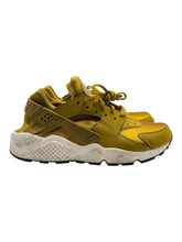 Load image into Gallery viewer, Nike Air Huarache Bronzine Sail Black (Replacement Box)(Pre-Owned) SZ 9w
