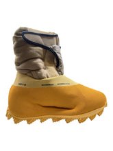 Load image into Gallery viewer, adidas Yeezy Knit RNR Boot Sulfur DS SZ 9
