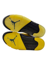 Load image into Gallery viewer, Jordan 5 Retro Laney (2000) DS SZ 9.5 NOT WEARABLE
